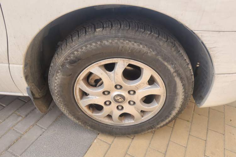 Used Hyundai H-1 Starex 2011 2.4L Comfort Edition Right Front Wheel Hub