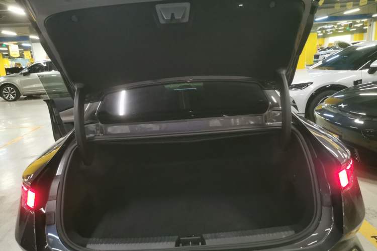 Used Lynk & Co Z10 2025 95 kWh 806 km Range Rear-Wheel Drive Advanced Driver-Assistance System Max