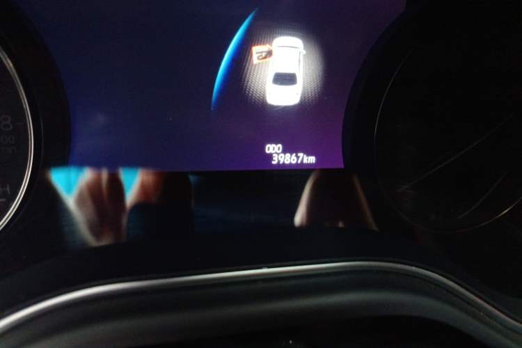 Used Toyota Avalon 2019 2.0L XLE Premium Edition China VI Odometer Close Up