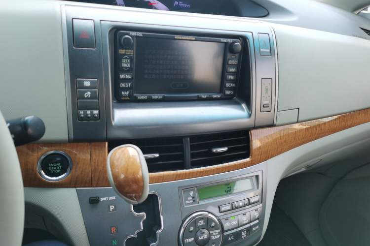 Used Toyota Previa 2012 2.4L 7-Seater Standard Edition Audio And AC Panel