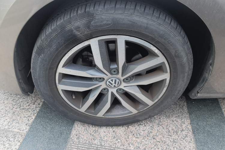 Used Volkswagen Golf 2014 1.4TSI Automatic Flagship Model Left Front Wheel Hub