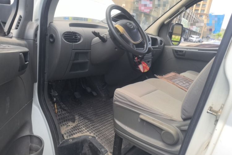 Used SAIC MAXUS Xintu V80 2016 2.5T Manual Aoyuntong National V Short Wheelbase Mid-Roof 6-Seater

