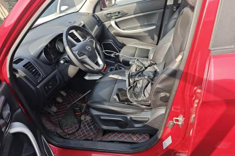 Used CHANGAN CS35 2015 1.6L Manual Luxury Model China IV Standard
