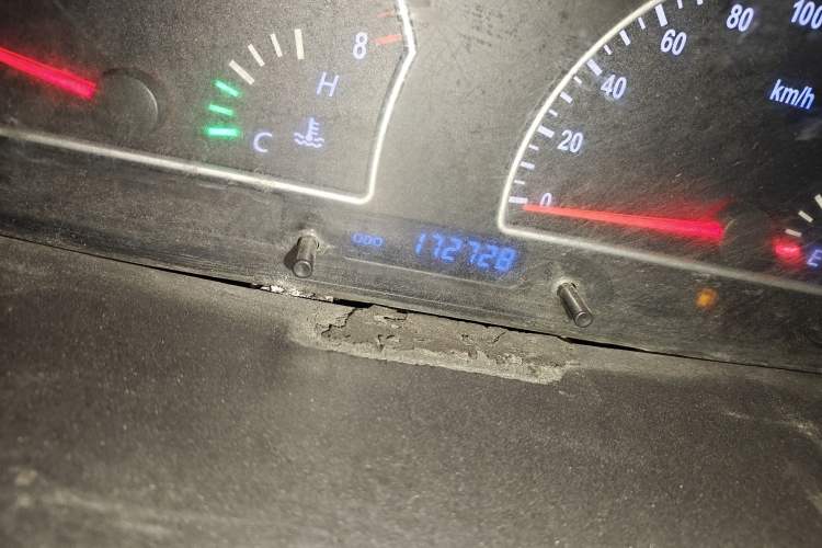 Used Dongfeng Shuaike 2011 1.5L Manual Standard Model 7 Seats China IV Standard Odometer Close Up