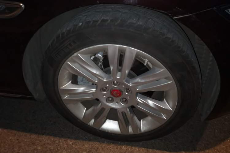 Used Jaguar XFL 2018 XFL 2.0T 250 PS Luxury Edition Right Front Wheel Hub