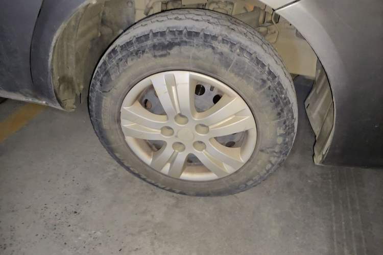 Used FORTHING Lingzhi 2022 M5L 2.0L Utility Model 7 Seats Right Front Wheel Hub