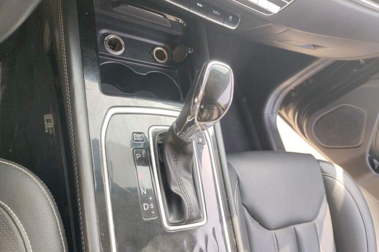 Used Dongfeng Fengon 580 2018 Revised Version 1.5T CVT Luxury Edition Gear Lever