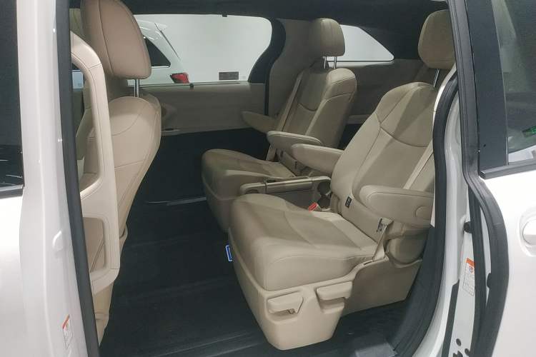 Used Toyota Granvia 2023 2.5L Hybrid Prestige PLUS Edition