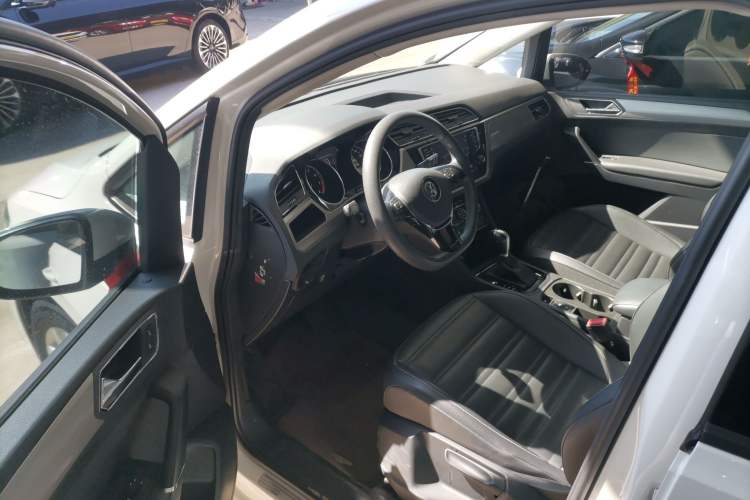 Used Volkswagen Touran 2018 Volkswagen Touran L 280TSI DSG Comfort Edition 7 Seats China V Emission Standard Driver Seat