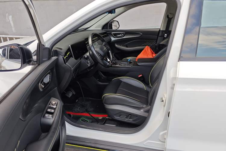 Used Roewe RX5 2023 PLUS 330TGI Automatic Trendsetting Smart Edition