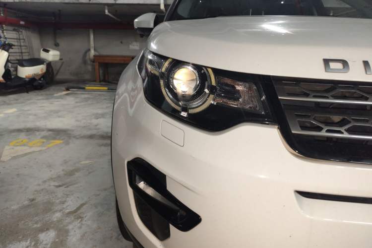 Used Land Rover Discovery Sport 2015 2.0T SE Right Front Headlight