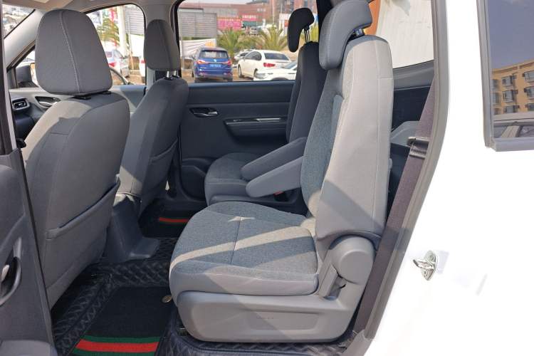 Used Wuling Hongguang New Energy 2025 Extended-Range Hybrid 50KM Comfort Version Left Rear Seat
