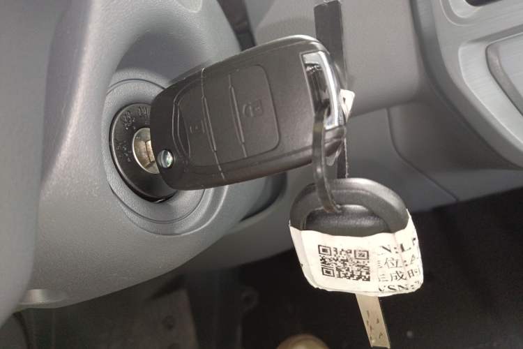 Used Wuling Yangguang 2024 300KM Comfort Version Passenger Van 75kW