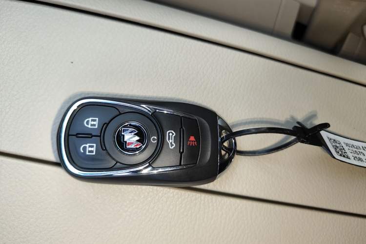 Used Buick GL8 2023 Facelifted Land Cruiser Executive Luxury Version Vehicle Key
