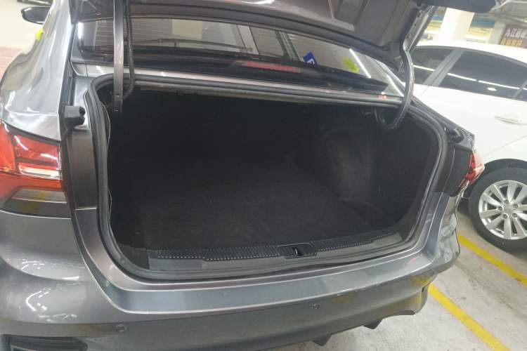 Used Roewe i5 2021 1.5L Manual Platinum Edition
