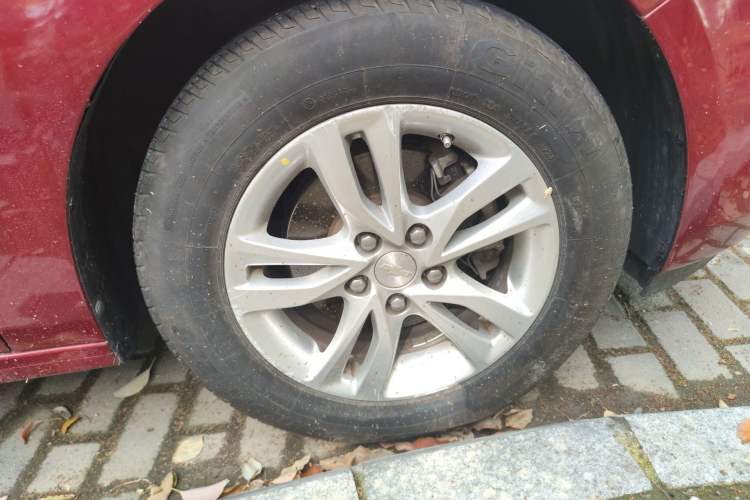 Used Chevrolet Cavalier 2019 320 Automatic Xinyue Edition Right Front Wheel Hub