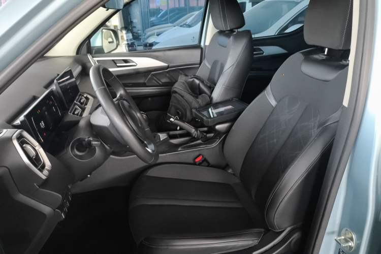 Used Great Wall King Kong Poer 2022 2.0T Manual Diesel Two-Wheel Drive Elite Version Long Bed Flatbed – GW4D20M Left Front Seat