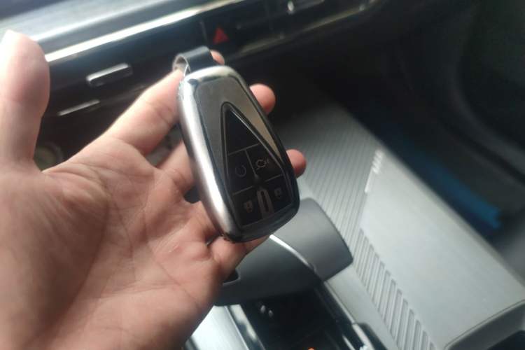 Used CHANGAN OSHAN Z6 2022 Blue Whale 1.5T DCT Luxury Model
