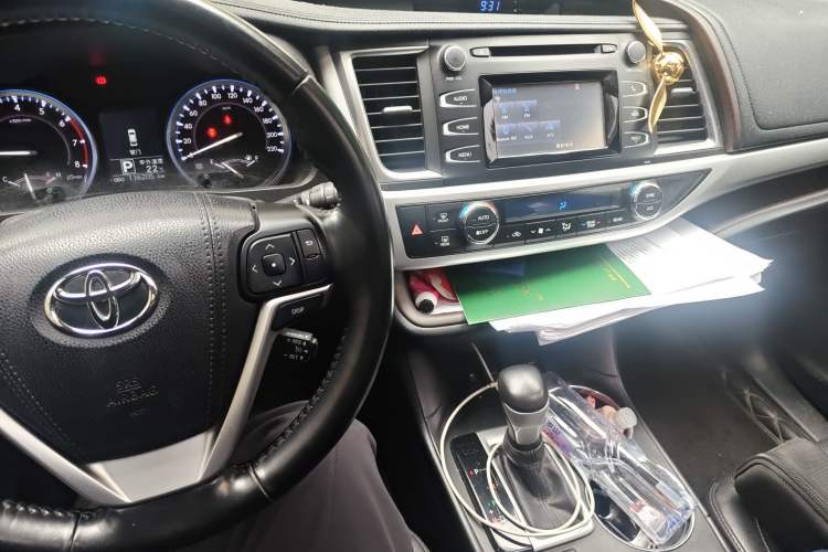 Used Toyota Highlander 2017 2.0T Four-Wheel Drive Luxury Edition 7 Seats Audio And AC Panel