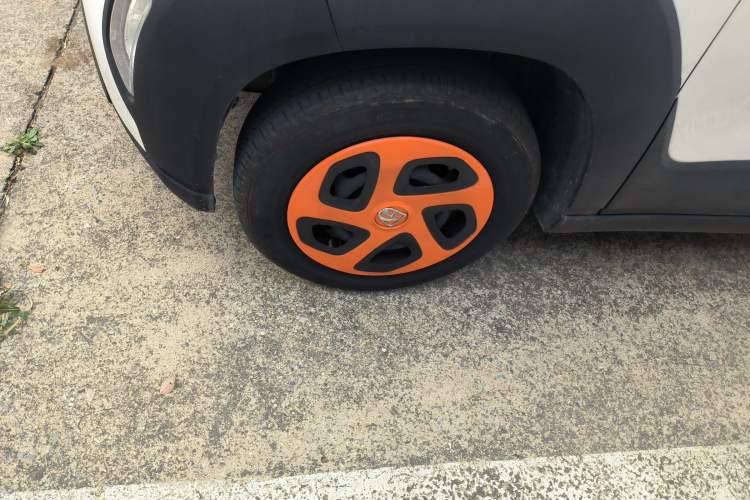 Used Baojun E100 2019 250KM Smart Drive Edition Left Front Wheel Hub