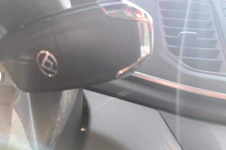 Used SAIC MAXUS Xintu V80 2024 Aotuntong Value Edition 6MT Short Wheelbase Ultra-Low Roof 127 Ps 5/6 Seats