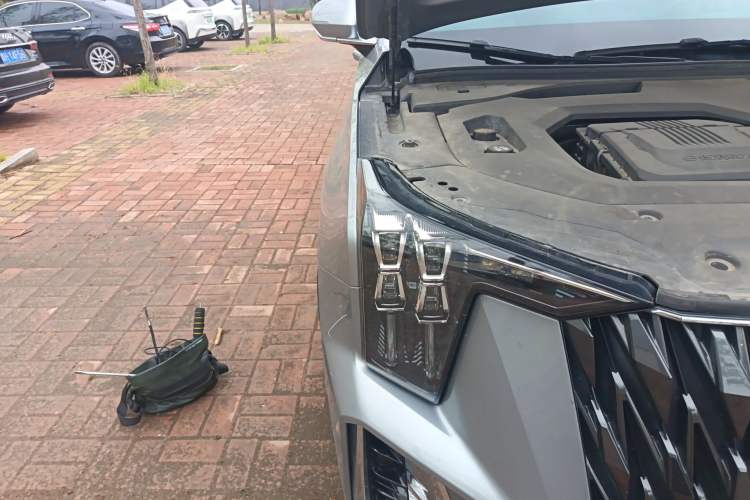 Used GAC Trumpchi GS8 2022 Double-Energy Series 2.0TM Four-Wheel Drive Premium Edition (7 Seats) Right Front Headlight