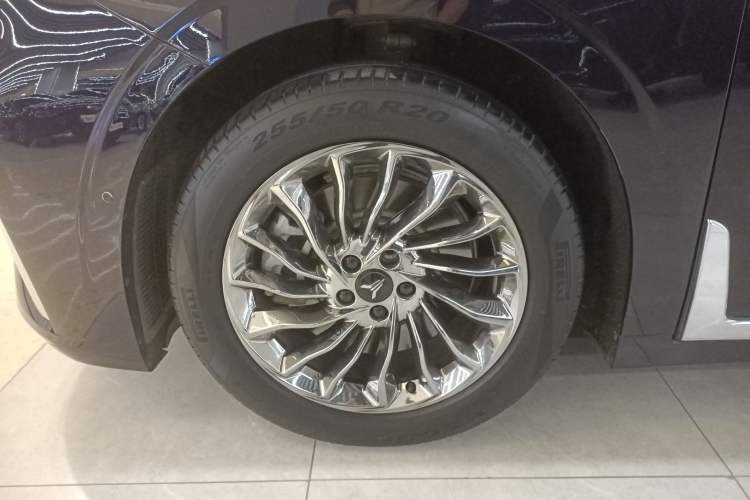 Used VOYAH Dream 2024 PHEV Ultra-Long Range Flagship Edition Left Front Wheel Hub