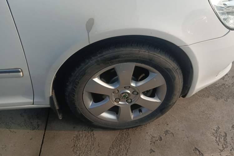 Used Skoda Octavia 2010 2.0L Manual Yijun Edition Right Front Wheel Hub