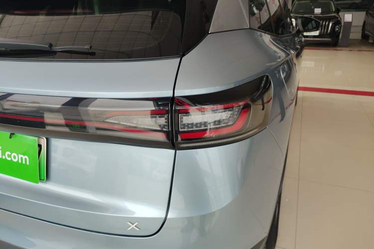 Used Volkswagen ID.4 X 2025 Smart Version Pure & Intelligent Enjoyment Edition Exterior 3