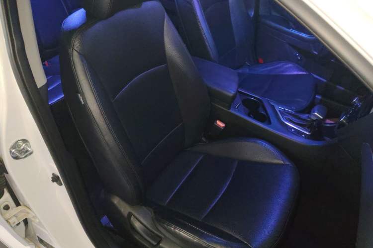 Used Kia K5 2014 2.0L Automatic LUXURY Right Front Seat