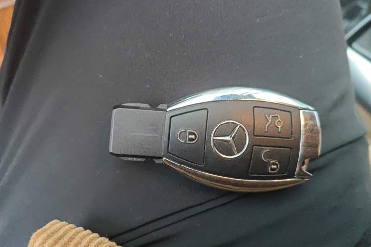 Used Mercedes-Benz R-Class 2017 R 320 4MATIC Business Edition Prestige Model
