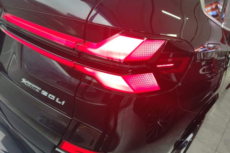 Used BMW X5 2023 xDrive 30Li Luxury M Sport Package
