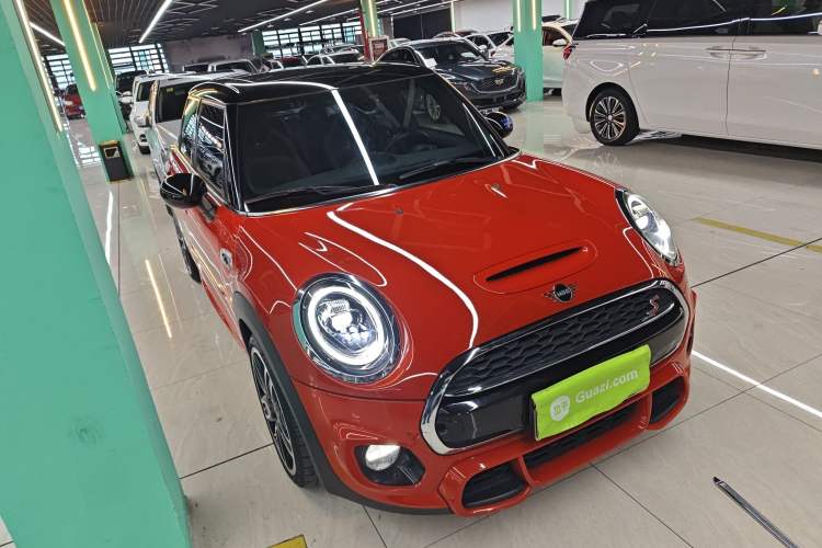 Used MINI 2018 2.0T COOPER S Racing Edition 5-door model Front Right 45 Deg