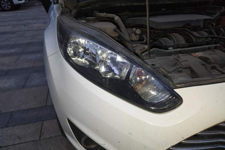 Used Ford Fiesta 2013 Hatchback 1.5L Automatic Fashion Edition Right Front Headlight
