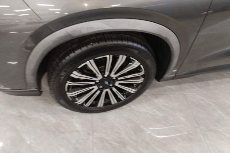 Used CHANGAN OSHAN X5 2021 1.5T DCT Luxury Edition Left Front Wheel Hub