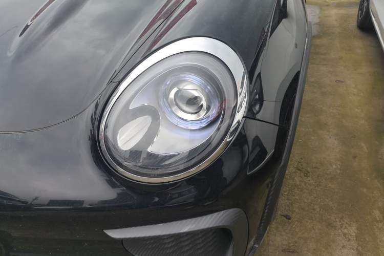 Used ORA Good Cat GT 2024 Mulan Edition 401 km Range Prestige Version 135 kW Left Front Headlight