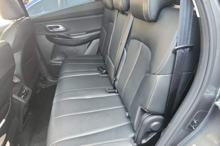 Used CHANGAN OSHAN X7 PLUS 2022 1.5T Blue Whale Edition Automatic Prestige 7-Seater Left Rear Seat