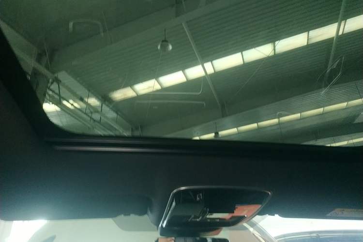 Used Land Rover Range Velar 2019 380 PS R-DYNAMIC SE Headliner