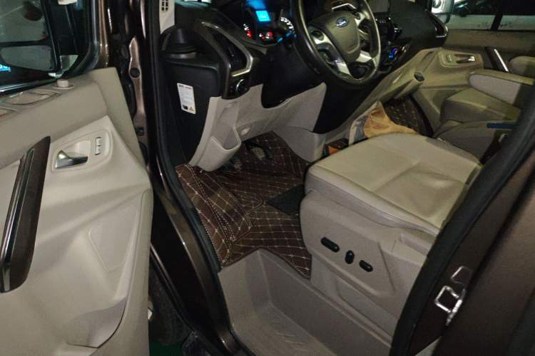 Used Ford Tourneo Custom 2016 2.0T Manual Elite Version Driver Seat