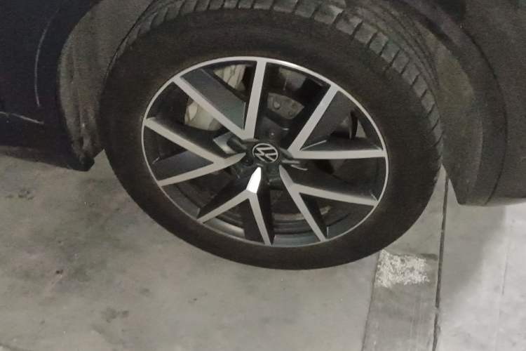 Used Volkswagen Touareg 2021 3.0 TSI Prestige Edition Classic Sport Package Right Front Wheel Hub