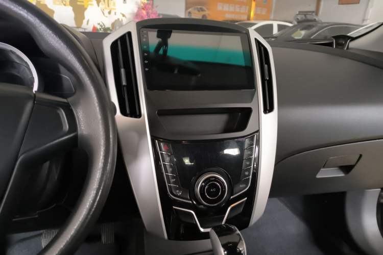 Used Luxgen U6 SUV 2016 1.8T Style Value Model Audio And AC Panel