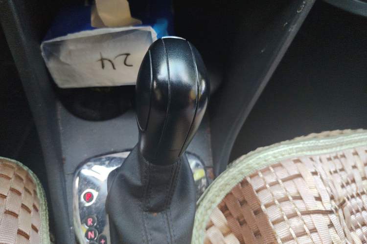 Used Volkswagen Polo 2013 1.6L Automatic Comfort Edition Gear Lever