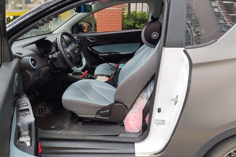 Used Chery Little Ant 2022 Revised Version Sweet Pink Edition Half-Sugar Version Lithium Iron Phosphate 30.7 kWh 30 kW 301 km Left Rear Seat