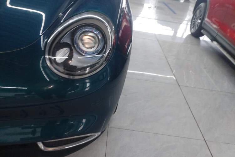 Used ORA Good Cat 2022 Morandi Edition 400km Standard Range Luxury Version Lithium Iron Phosphate Left Front Headlight