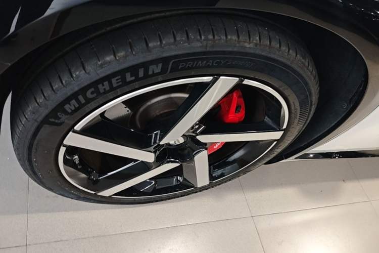 Used Xiaomi Auto YU7 2025 Ultra-Long Range High-Performance All-Wheel-Drive Max Edition
