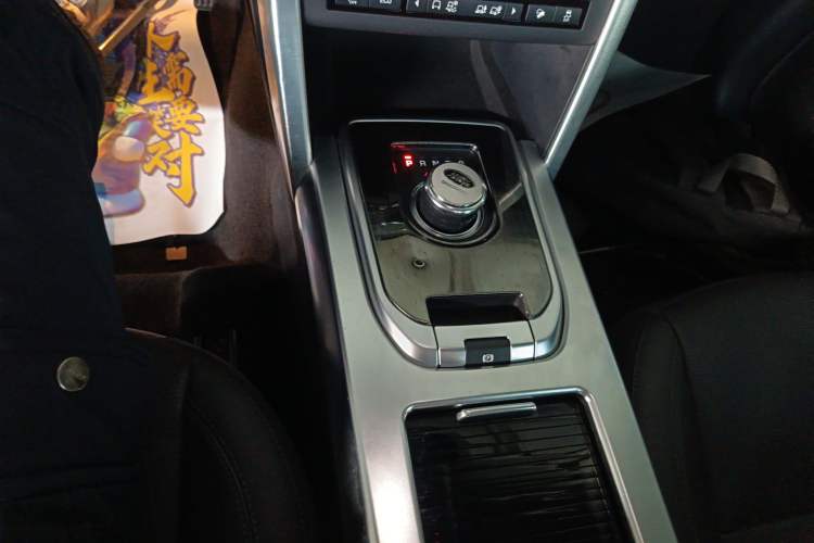 Used Land Rover Discovery Sport 2019 240 PS SE Version China VI Standard Gear Lever