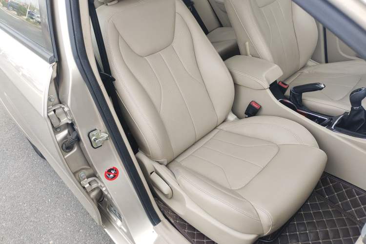 Used Geely Auto Emgrand 2017 Sedan Million Edition 1.5L Manual Luxury Model Right Front Seat