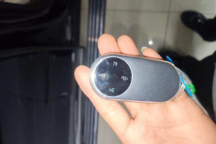 Used Hima AITO M9 2025 Extended-Range Ultra Version 52 kWh 5-Seater Edition Vehicle Key