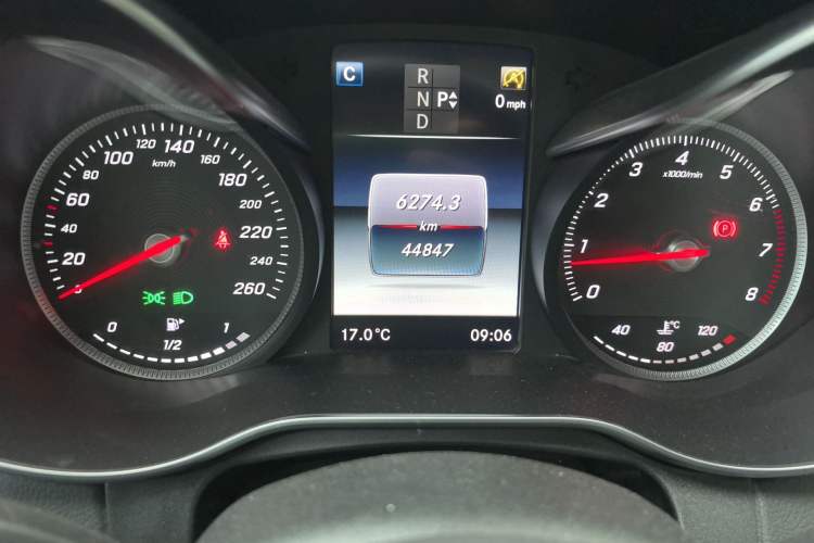 Used Mercedes-Benz C-Class 2015 Revised C 200 L Sport Edition Odometer Close Up