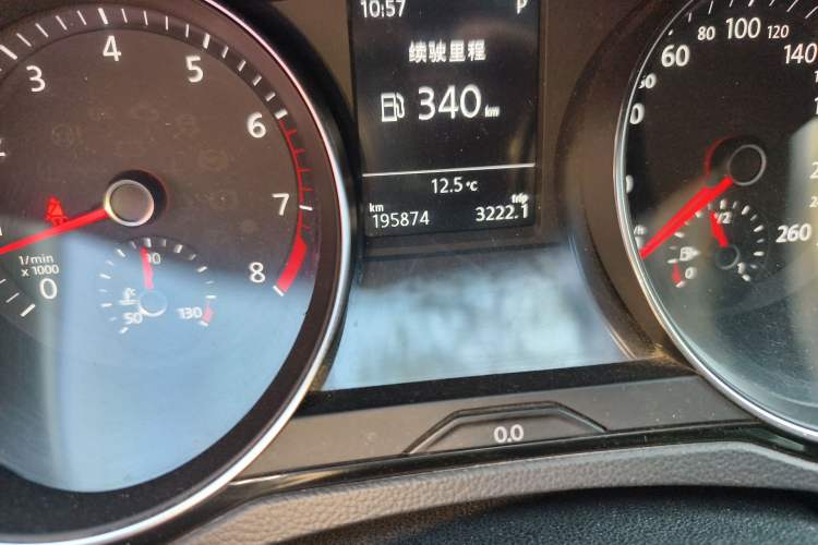 Used Volkswagen Magotan 2017 330TSI DSG Leading Model Odometer Close Up